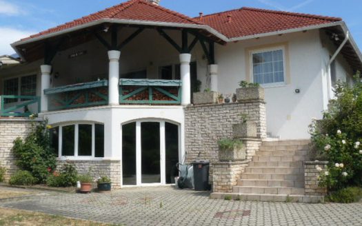 R558